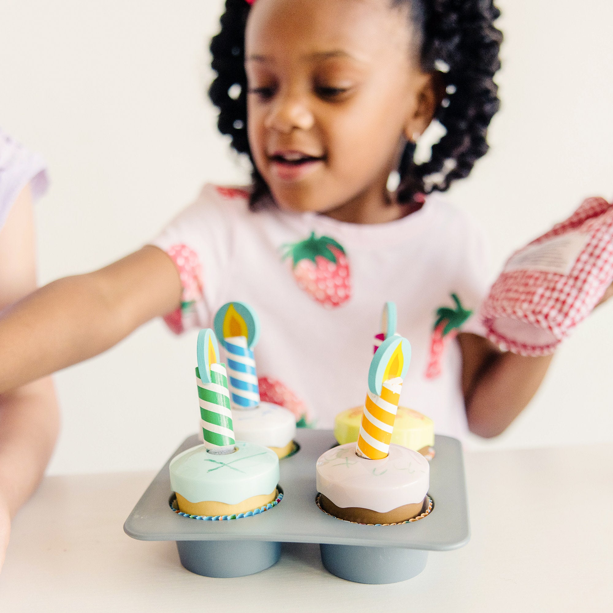 Melissa and doug decoupage cupcakes deals