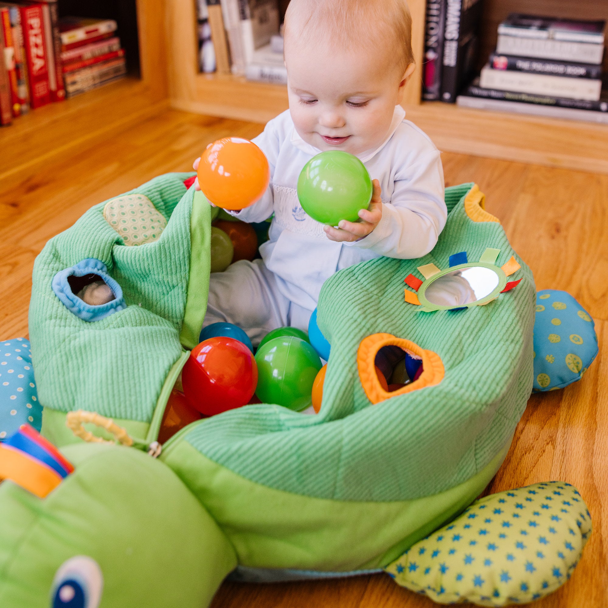 Baby orders play pit