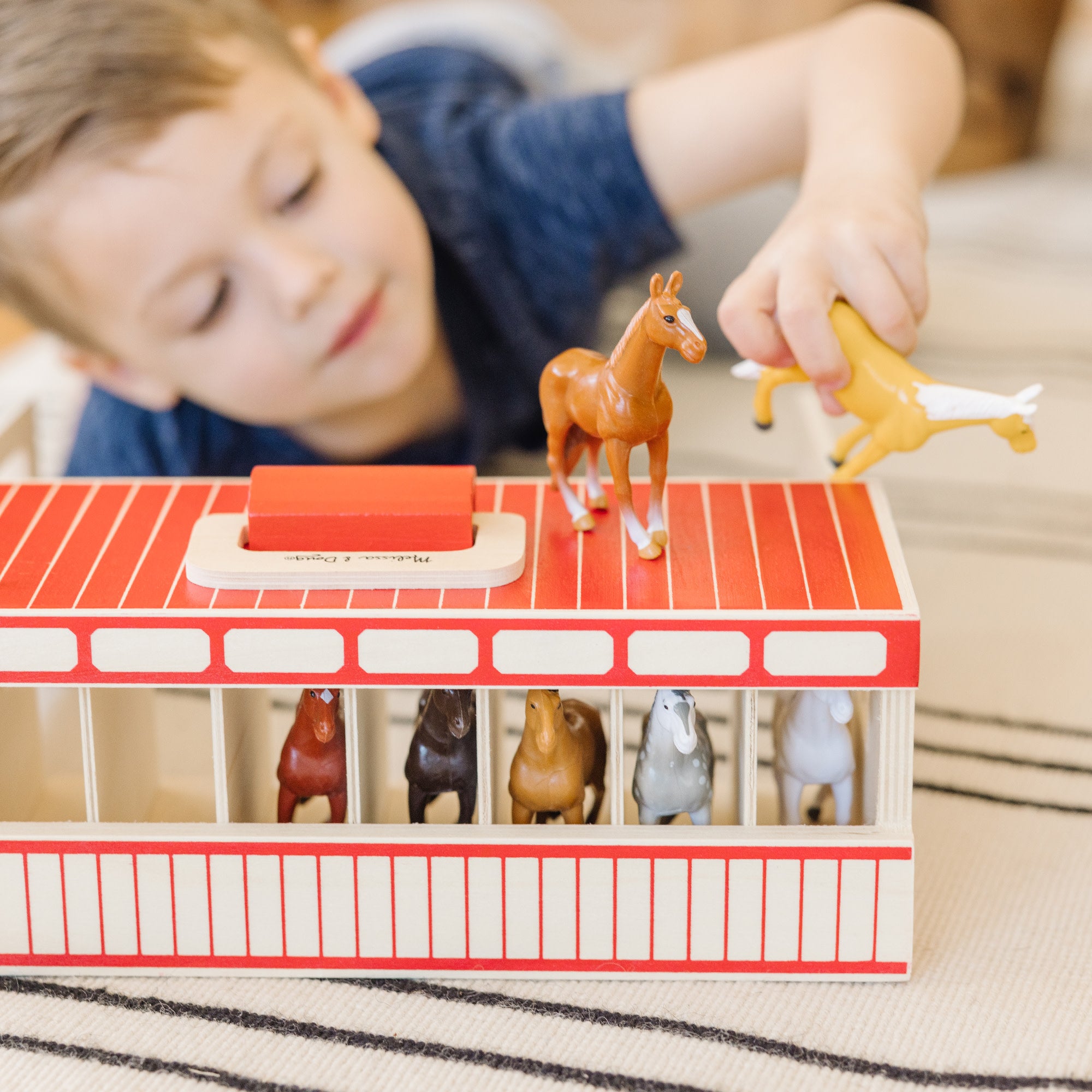 Melissa and doug store show horse stable