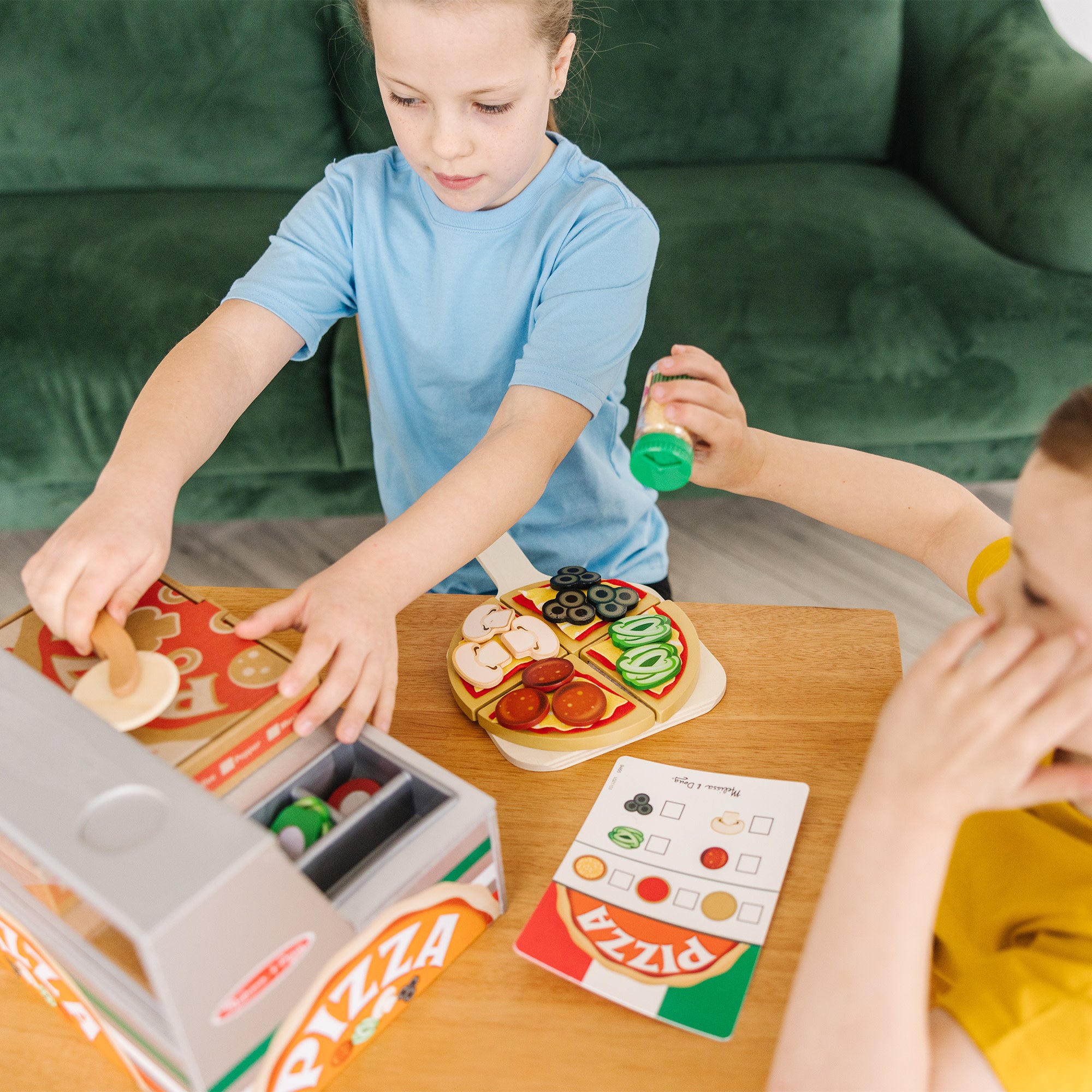 Melissa and doug top store and bake pizza counter