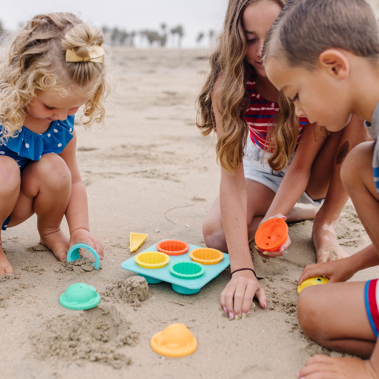 Melissa and doug store sand cupcake set