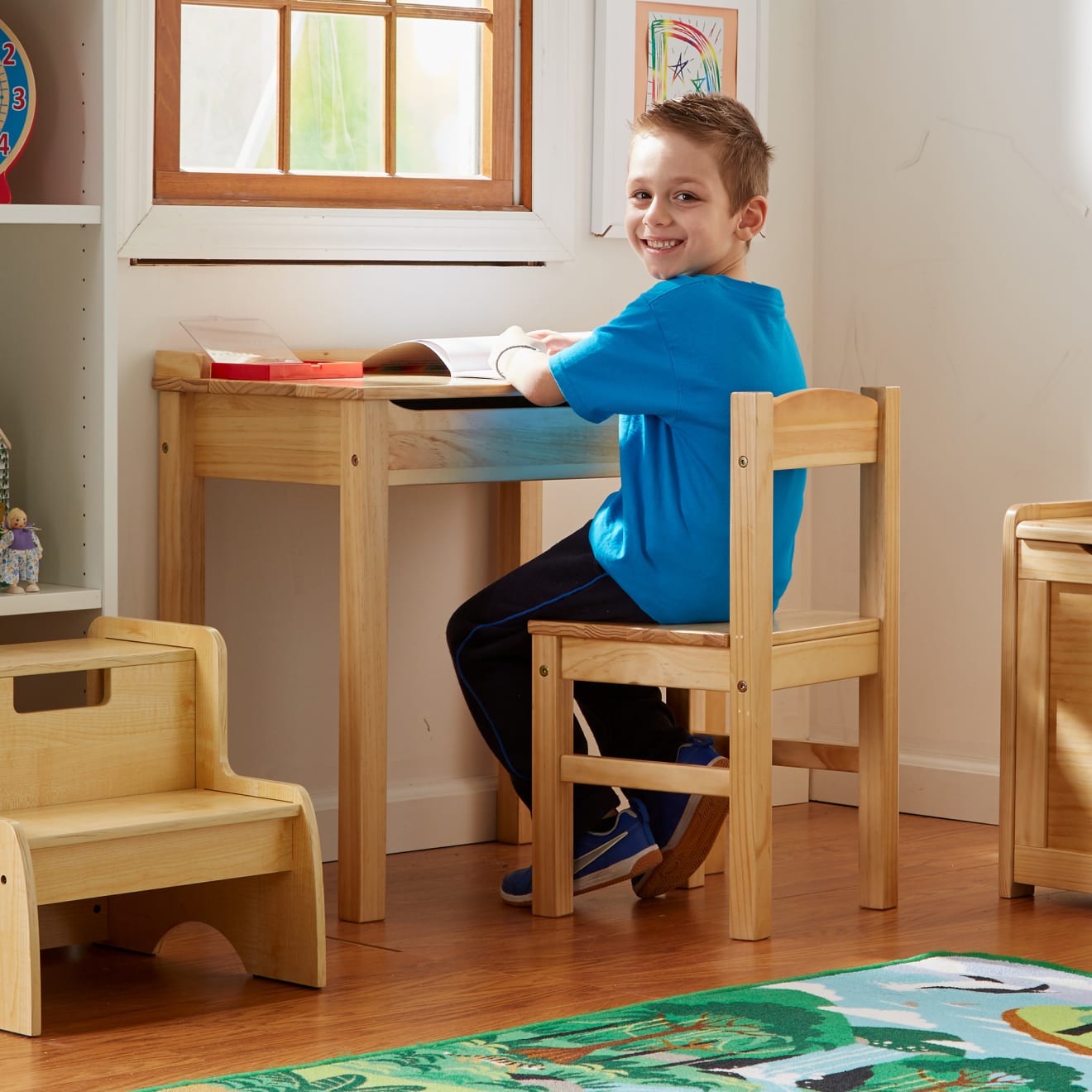 Melissa & doug table and outlet chairs